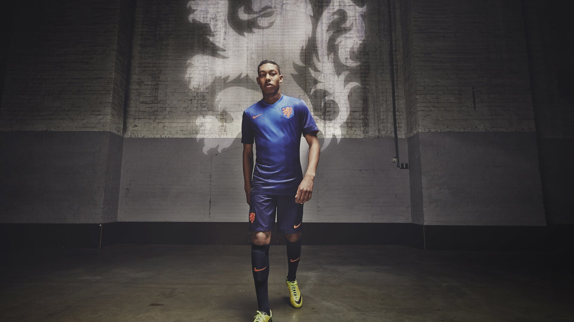 青少年足球裁判员培训全国巡回,提升裁判整体水平,足球裁判培训个人简介